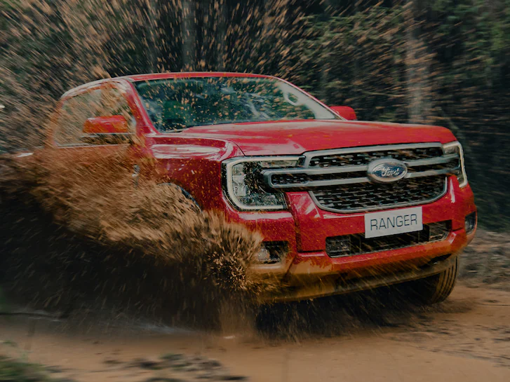 A 2025 Ford Ranger® Lariat splashing through muddy water